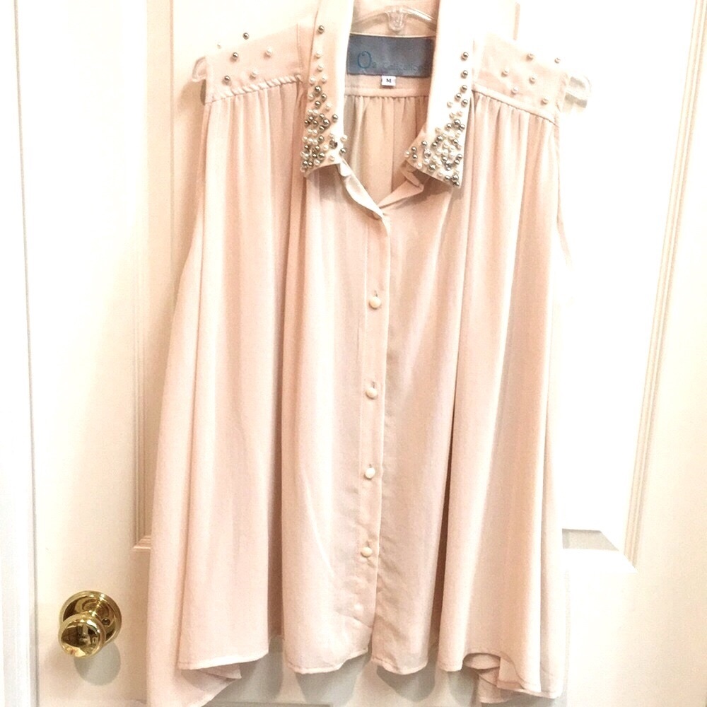 Sheer Pearl & Silver Stud Collar & Shoulder Sleeveless Blouse High/Low Hem